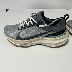 Nike ZoomX Invincible 3 Cool Grey Black / Men’s US 8.5